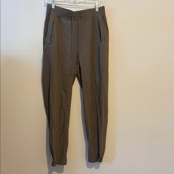 Lululemon Stretch High-Rise Jogger | Zip Pockets | Size 8 - Picture 1 of 8